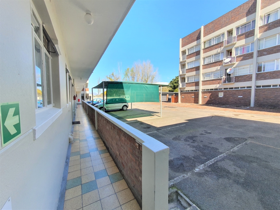 To Let 1 Bedroom Property for Rent in Esterville Western Cape
